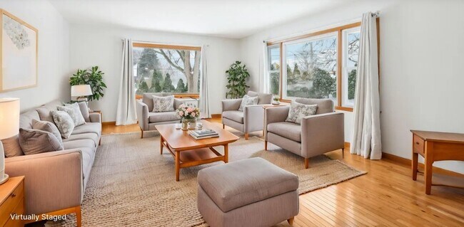 Foto del edificio - 8400 N Port Washington Rd