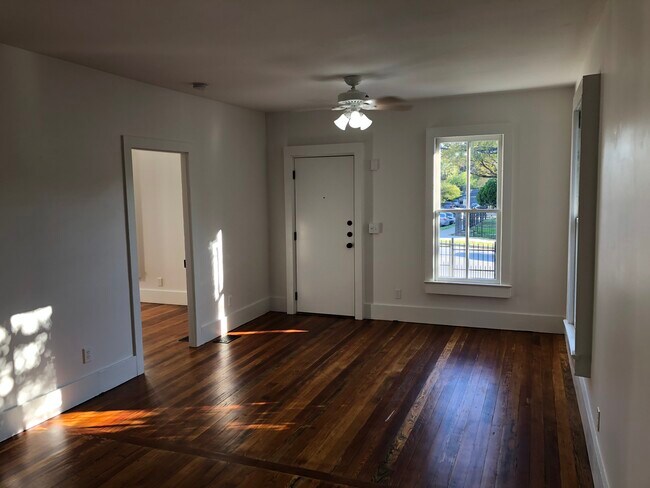 Living room, facing front entrance - 2004 Rosewood Avenue
