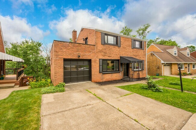 Foto del edificio - READY FOR MOVE IN! FULLY REMODELED 3-BEDRO...