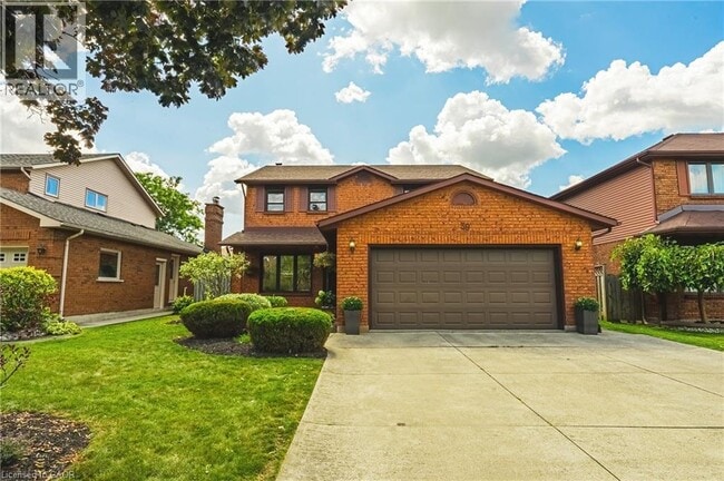 Building Photo - 39 Parkwood Crescent