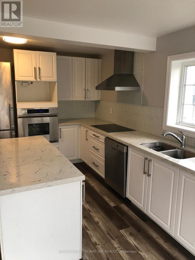 Building Photo - 22 George St