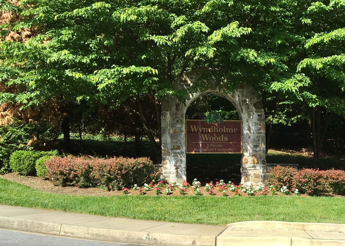 Primary Photo - 3 br, 2.5 bath Townhome - 5324 Wyndholme Cir