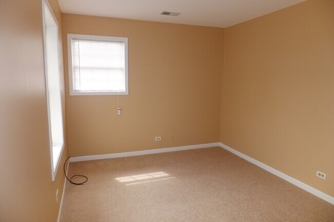 Building Photo - 2940 Heatherwood Dr