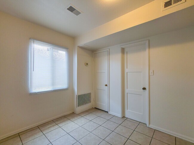 Building Photo - Cozy 1-bedroom / 1-bathroom Apartment Available for Lease in Yuma, AZ!