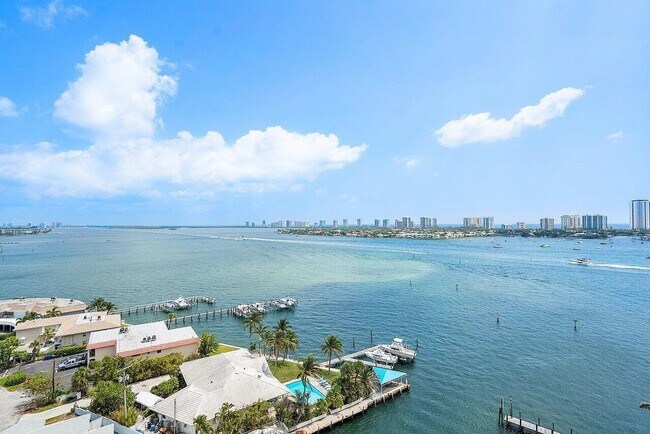 Foto del edificio - 2650 Lake Shore Dr