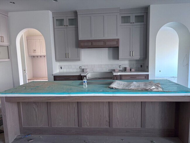 Foto del edificio - Gorgeous single story with 2 gathering rooms plus Pool and RV Garage