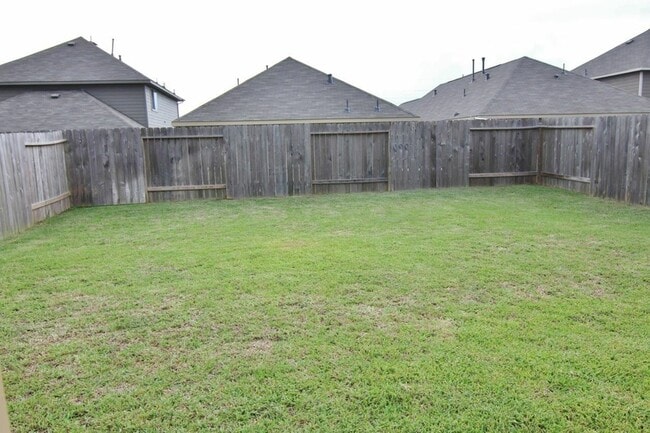 Building Photo - 5711 Kyle Cove Dr