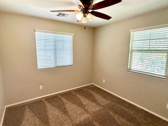 Building Photo - Exceptional 3BR home in gated Westridge Park! Loft, granite kitchen, stainless appliances, 2-car ...