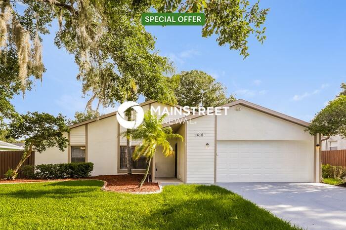 Foto principal - 3 Bedroom Pet-Friendly Home in VALRICO, FL...