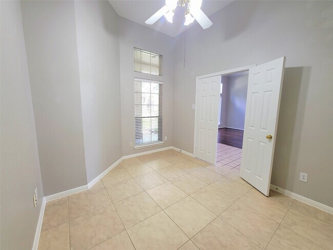 Foto del edificio - 4310 Ringrose Dr