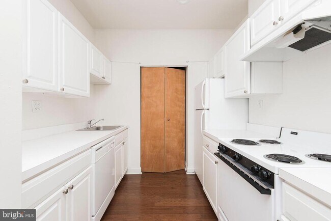 Foto del edificio - 220 S 16th St