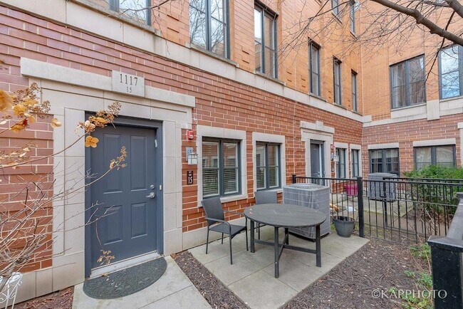 Foto del edificio - 1117 W Monroe St