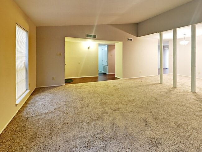 Building Photo - No Application Fee* Plus $250 Off First & ...