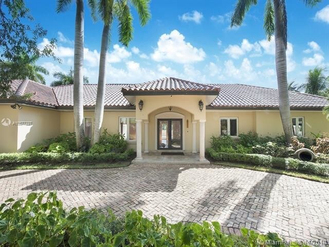 Foto del edificio - 12601 Old Cutler Rd