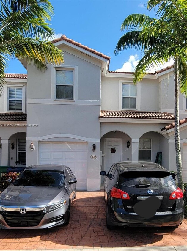 Foto principal - 1022 NE 208th St