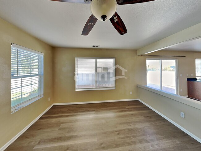 Foto del edificio - 21551 E 42nd Ave