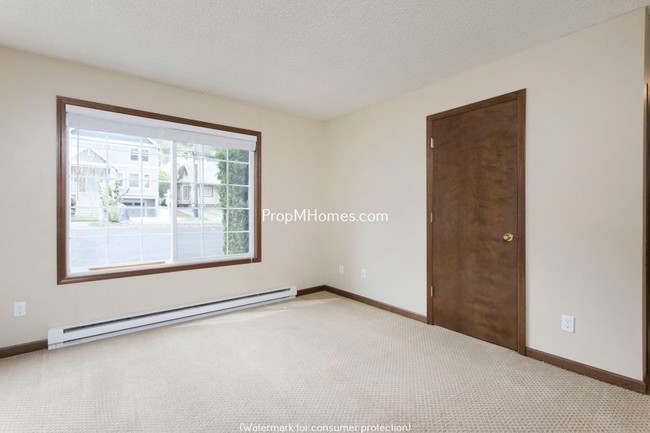 Building Photo - 5920 S Hood Ave