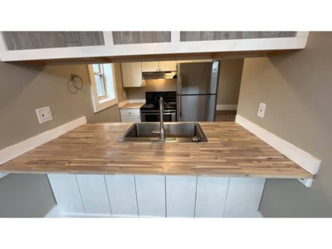 Building Photo - Updated main level unit, located close to downtown and Colorado College.