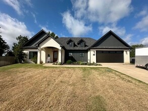 Building Photo - 15849 Avery Ln