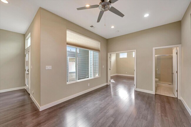 Foto del edificio - Modern Elegance & Effortless Style l 4BR Santa Clara Home