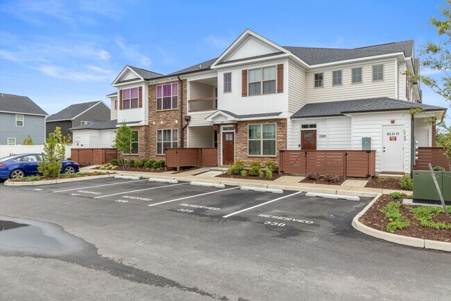 Foto del edificio - Bright & Beautiful 2BR/ 2BA Condo in Carrollton is NOW available!