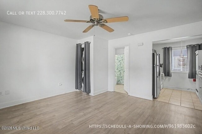 Foto del edificio - 1664 Beach Blvd