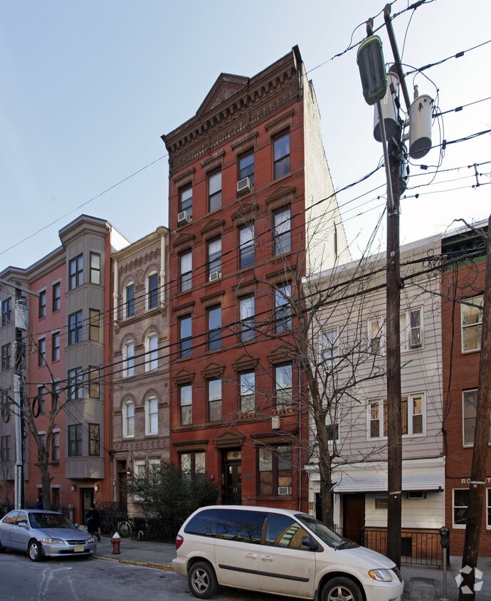 Building Photo - 321 Willow Ave