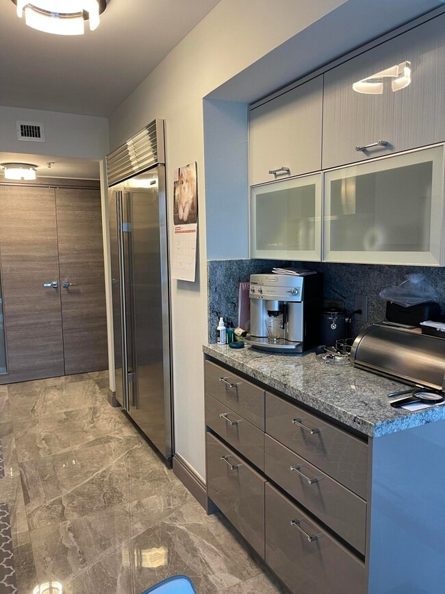 Foto del edificio - 17275 Collins Ave