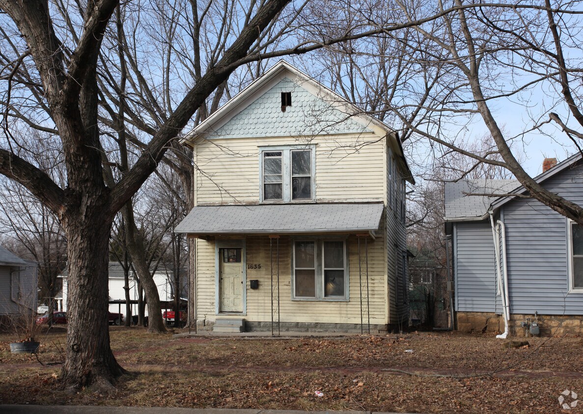 Primary Photo - 1635 SW Western Ave