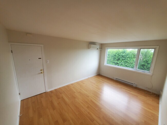 Building Photo - 9 Connaught Ave