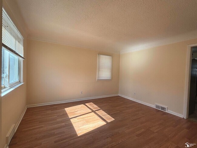 Foto del edificio - 26138 Yale St