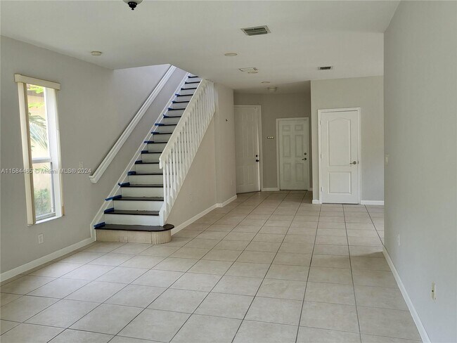 Building Photo - 1144 NE 39th Ave