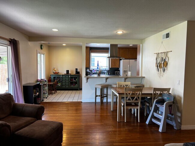 Building Photo - 4 Bedroom 2 Bath House for Rent In Whittier