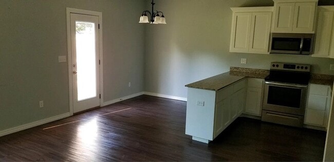 Building Photo - 838 Baker St NW