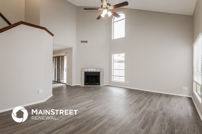 Building Photo - 526 E Utopia Rd