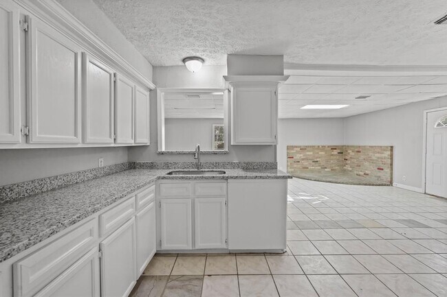Building Photo - 7322 Parker Rd