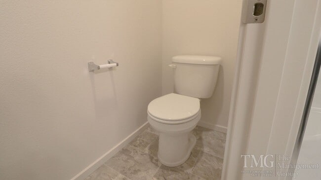 Building Photo - 3BD Townhouse in Desirable Burton Neighbor...
