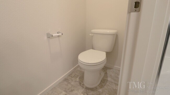 Foto del edificio - 3BD Townhouse in Desirable Burton Neighbor...