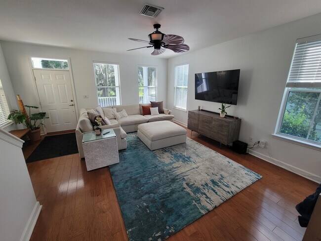 Foto del edificio - 4338 Grove Park Dr