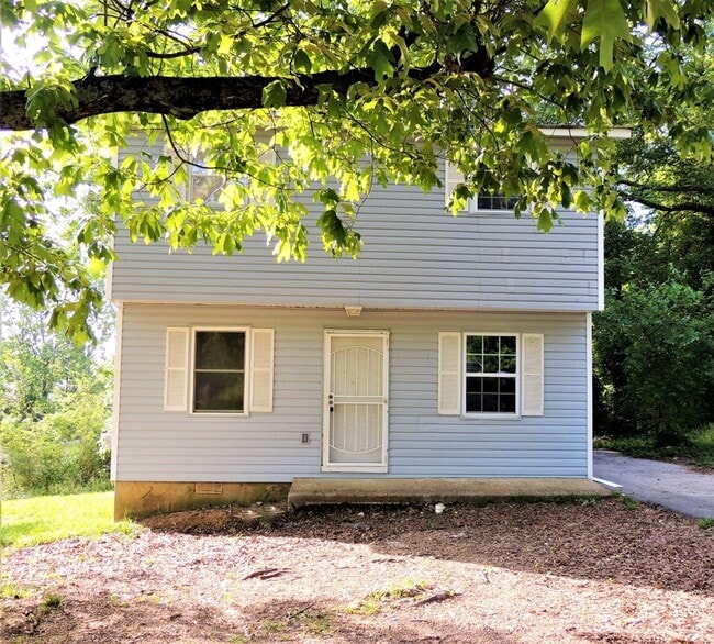 Building Photo - 738 Sylvan