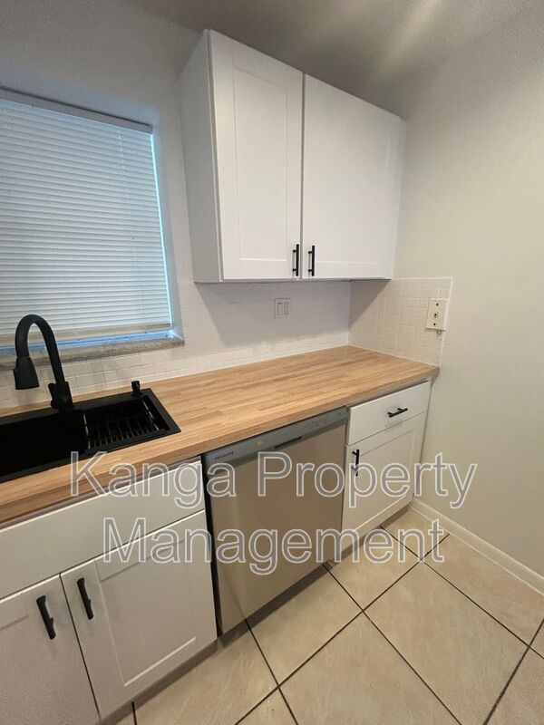 Building Photo - 2000 N Congress Ave