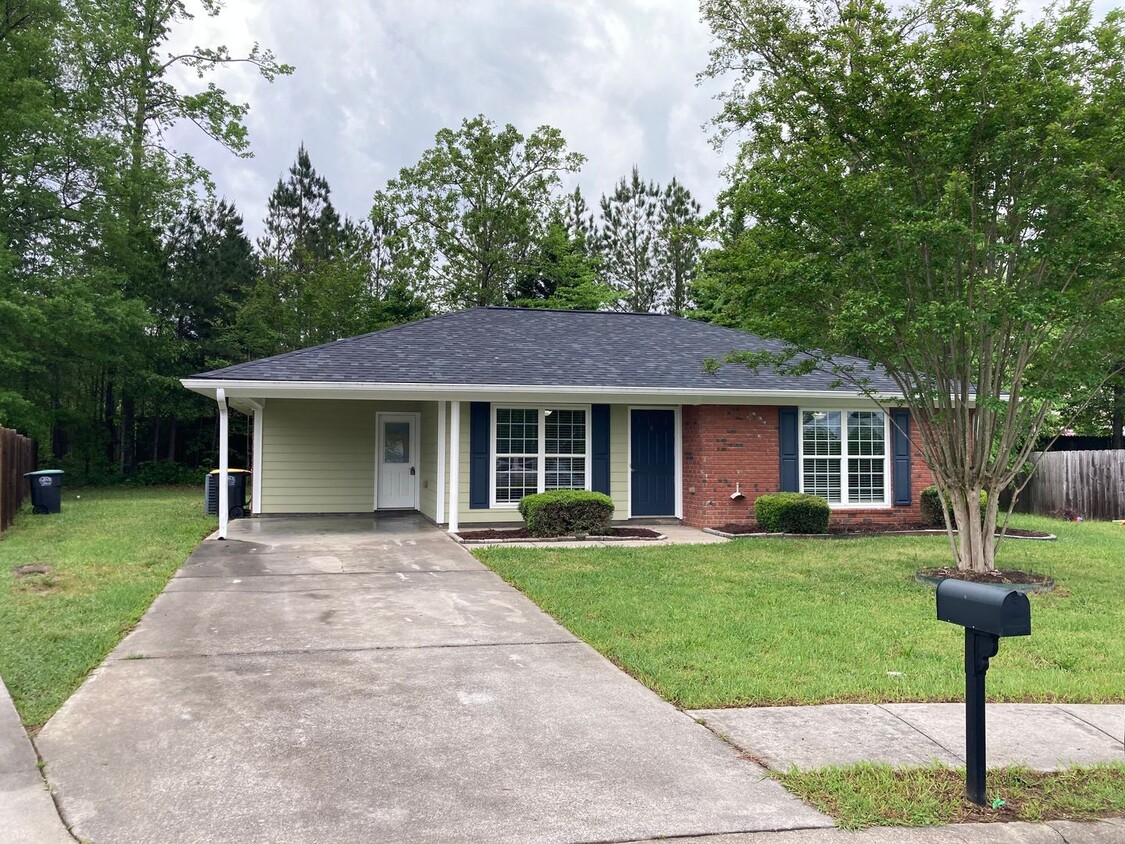 Foto principal - Brick 3/2 House in Garden Lakes- $1,595