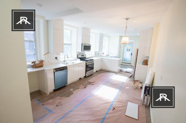 Foto del edificio - 4 bedroom in Brookline MA 02445