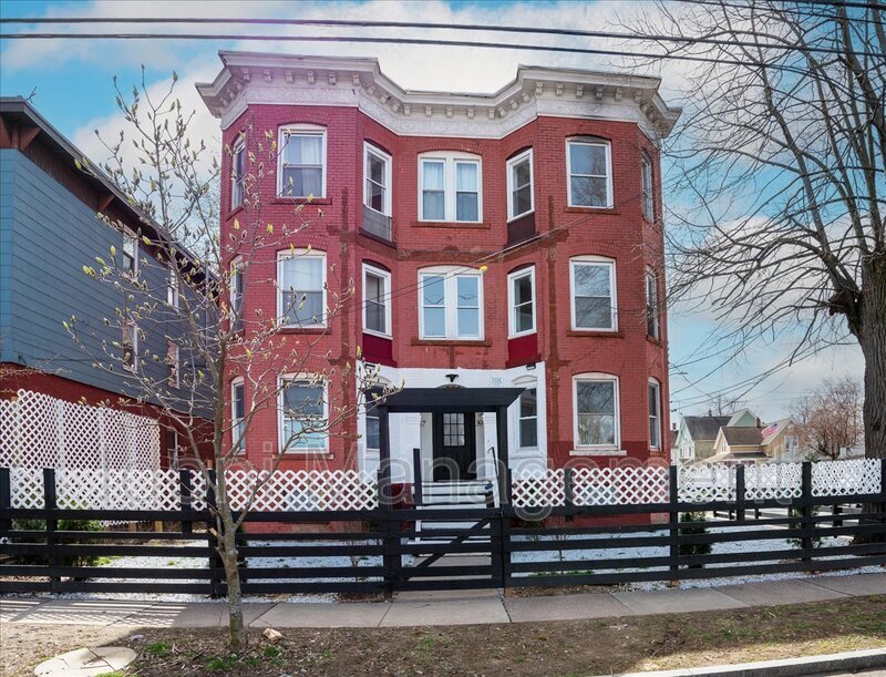 373939 Elliott St, Hartford, CT 06114 Condo for Rent in Hartford