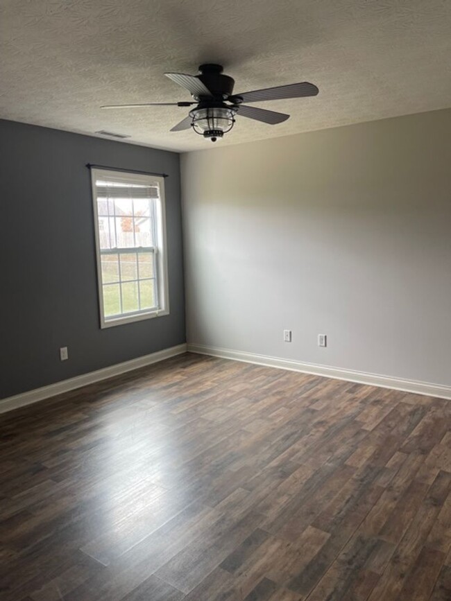 Building Photo - 3 Bed/2 Bath Home with 2 Car Garage