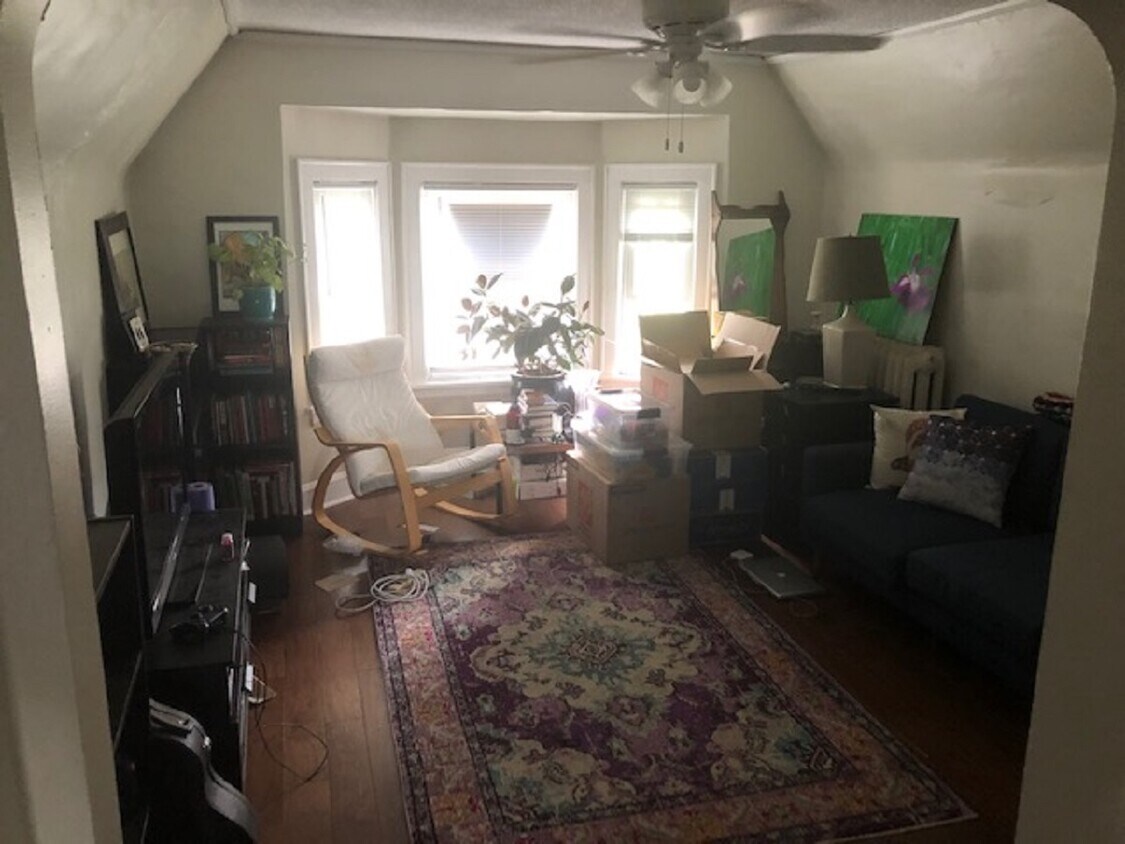 Primary Photo - 228 Victoria St