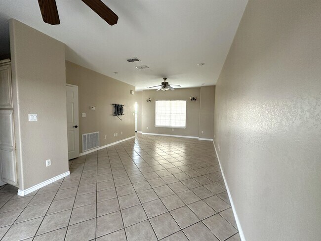 Foto del edificio - 603 E 8th St