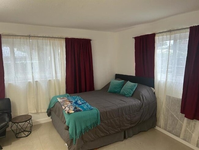 Building Photo - 4213 NE 21st Ave