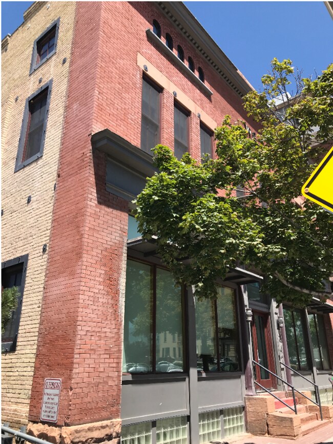 Building Photo - Beautiful 2 Story Apartment