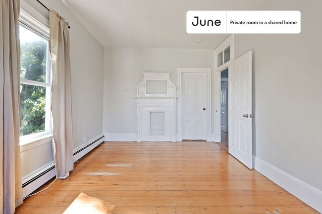 Building Photo - Room in Shared 3 bed/1 bath home